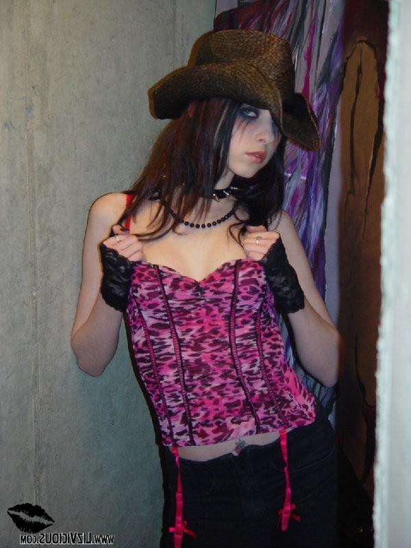 17P Freaky chick pouring wax all over herself