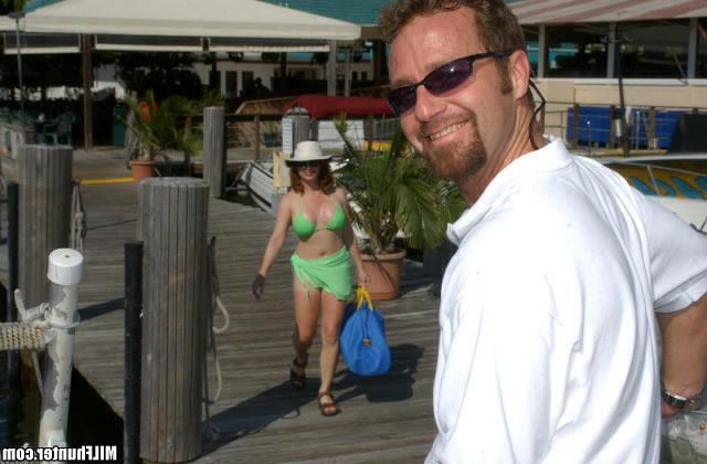 12P Truly amazing pics of milf getting banged while scuba diving
