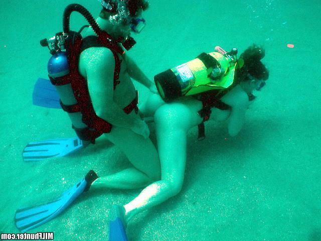 12P Truly amazing pics of milf getting banged while scuba diving