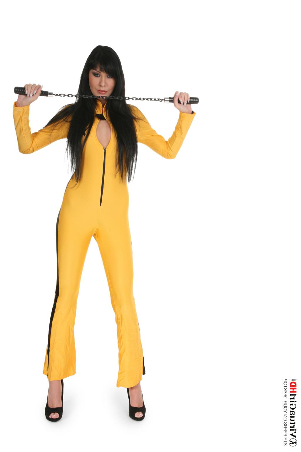 14P Stop watching pictures and get Alyssia stripping on your desktop