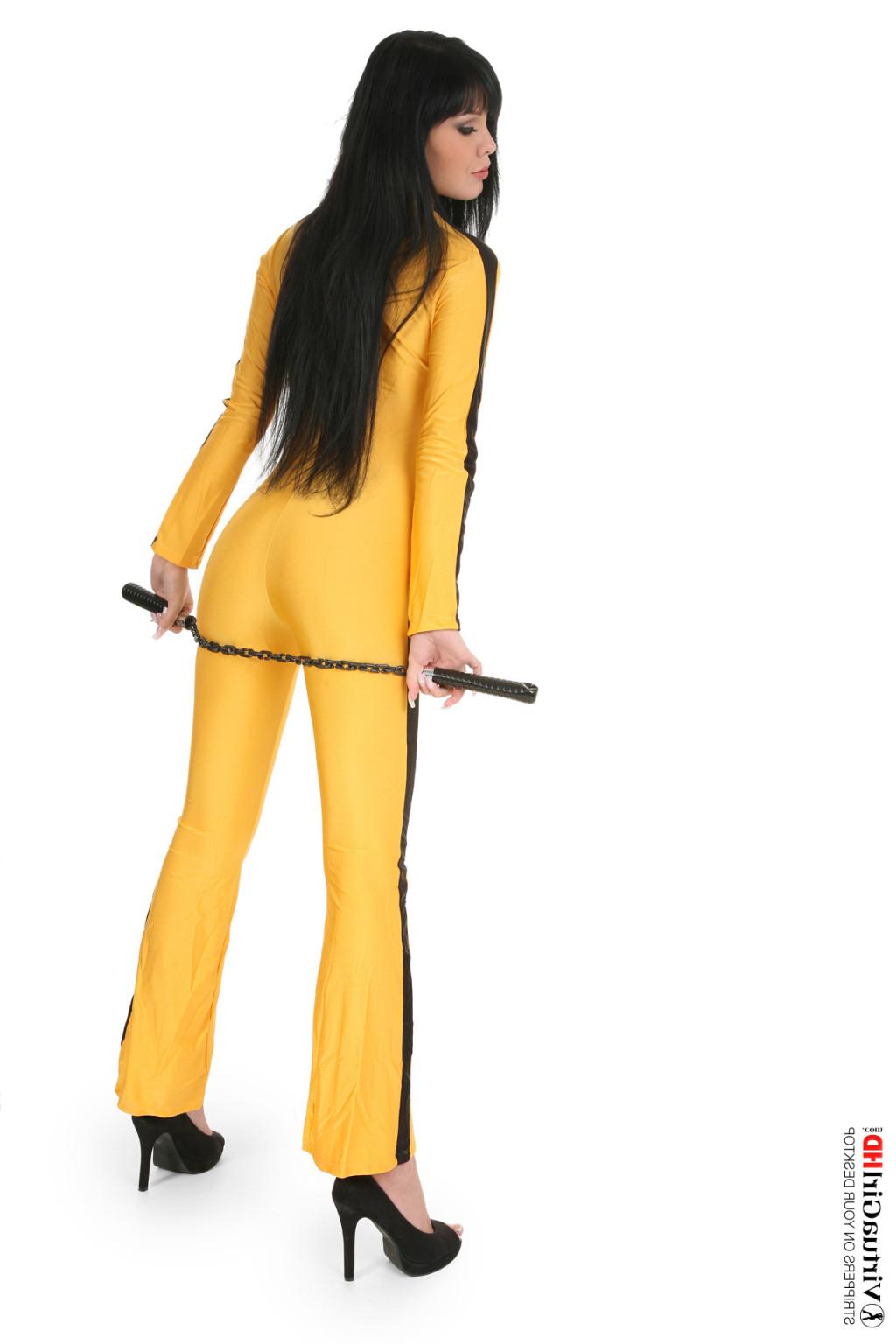 14P Stop watching pictures and get Alyssia stripping on your desktop