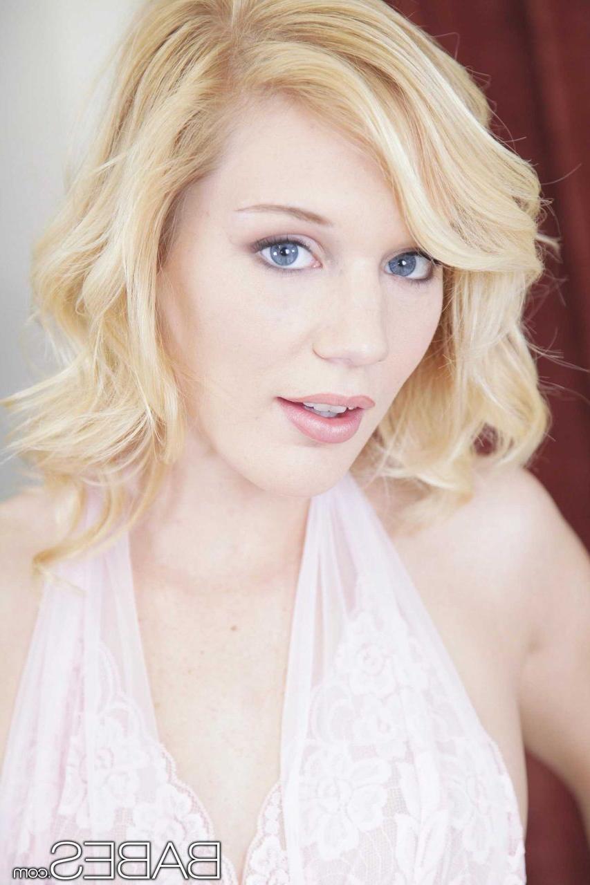 15P Tattooed blonde goddess Hayden Hawkens toying
