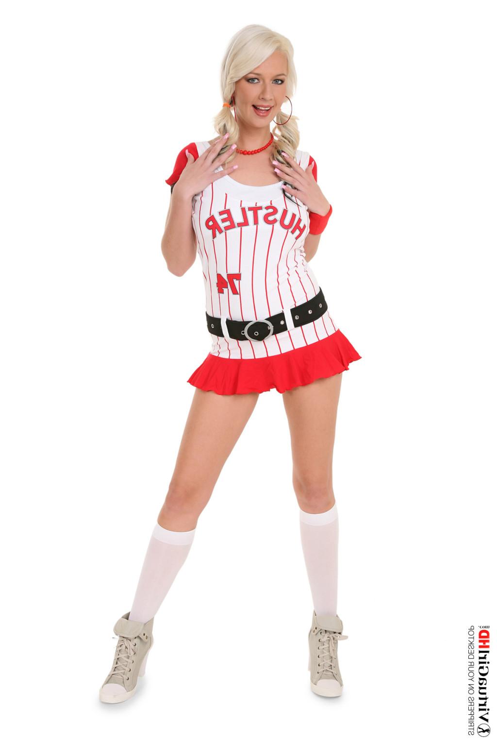 15P Stop watching pictures and get Alice Saint stripping on your desktop