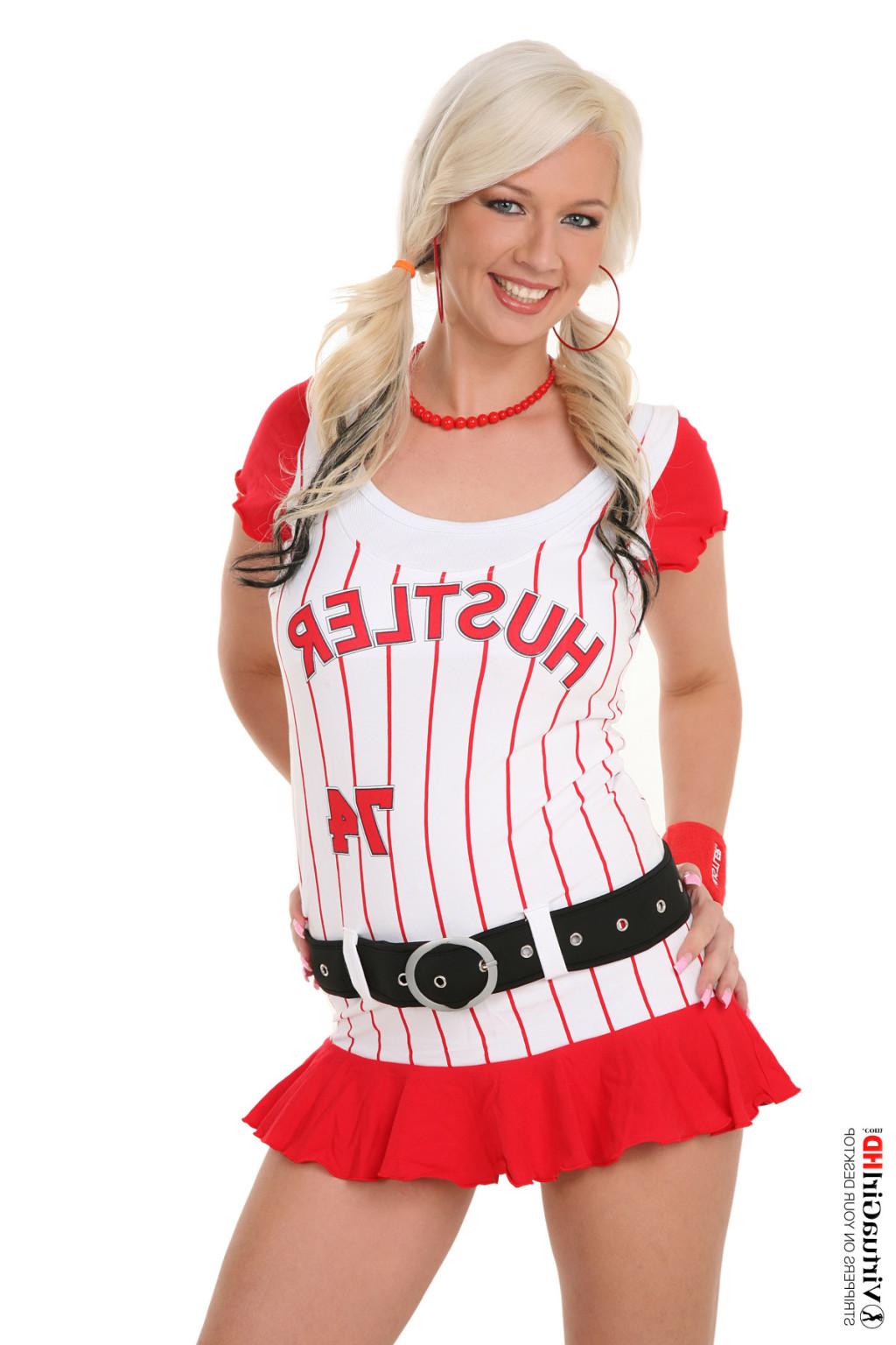 15P Stop watching pictures and get Alice Saint stripping on your desktop
