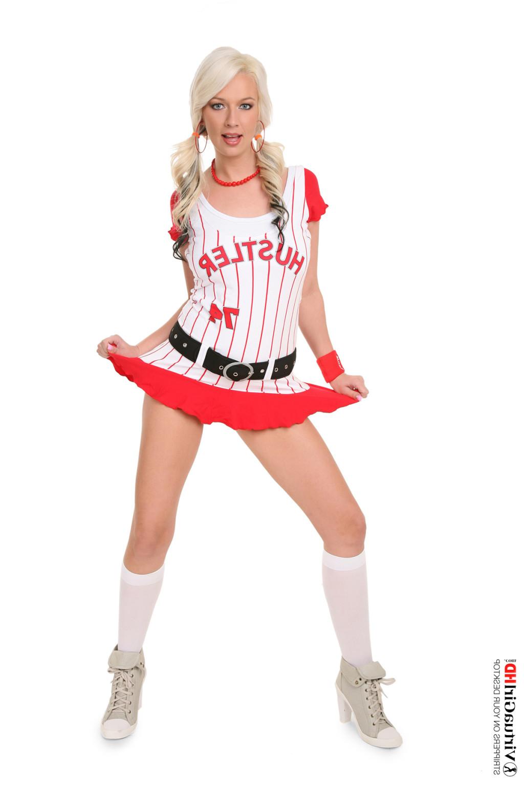 15P Stop watching pictures and get Alice Saint stripping on your desktop