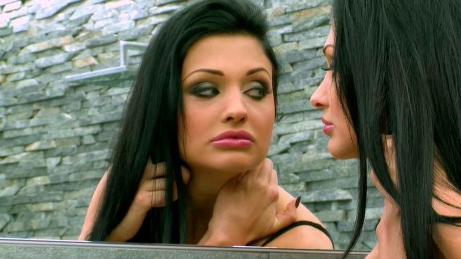 16P Busty goddess Aletta Ocean naked at a photoshoot
