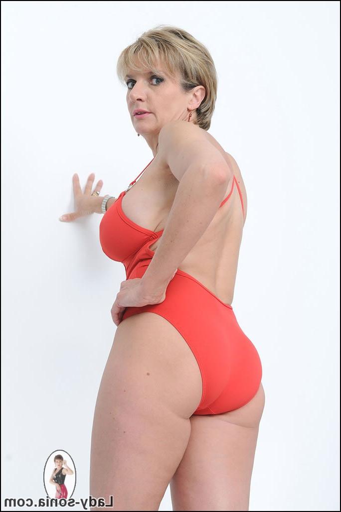 15P Hot milf Lady Sonia in plunging swimsuit