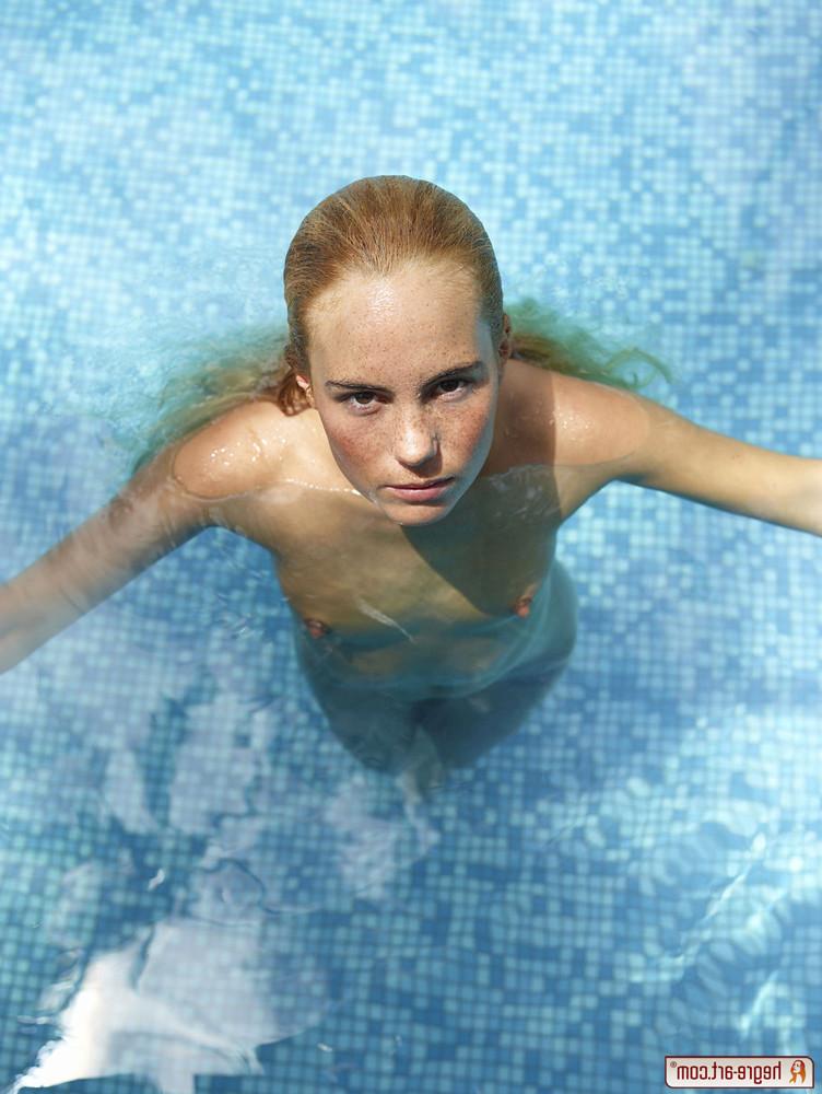 15P Gorgeous nude erotic fashion model in pool
