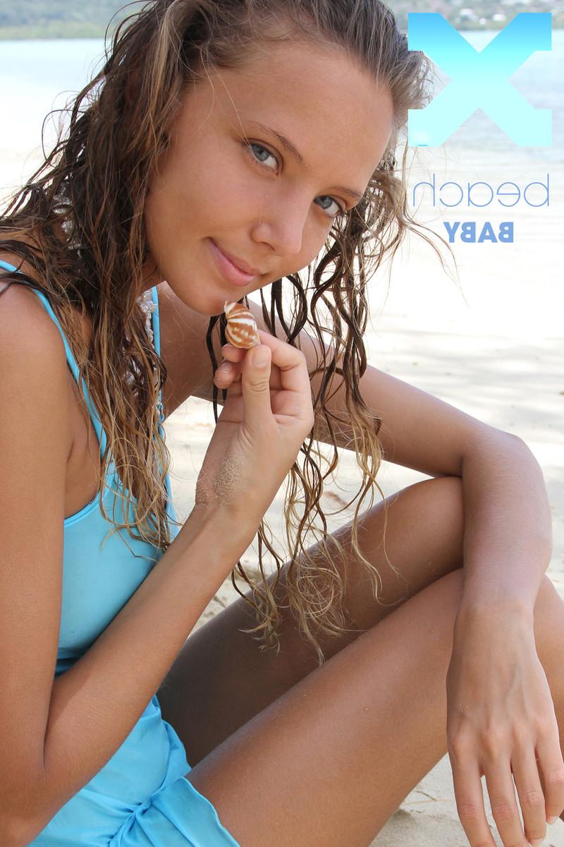 17P Skinny erotic beach babe Clover posing nude
