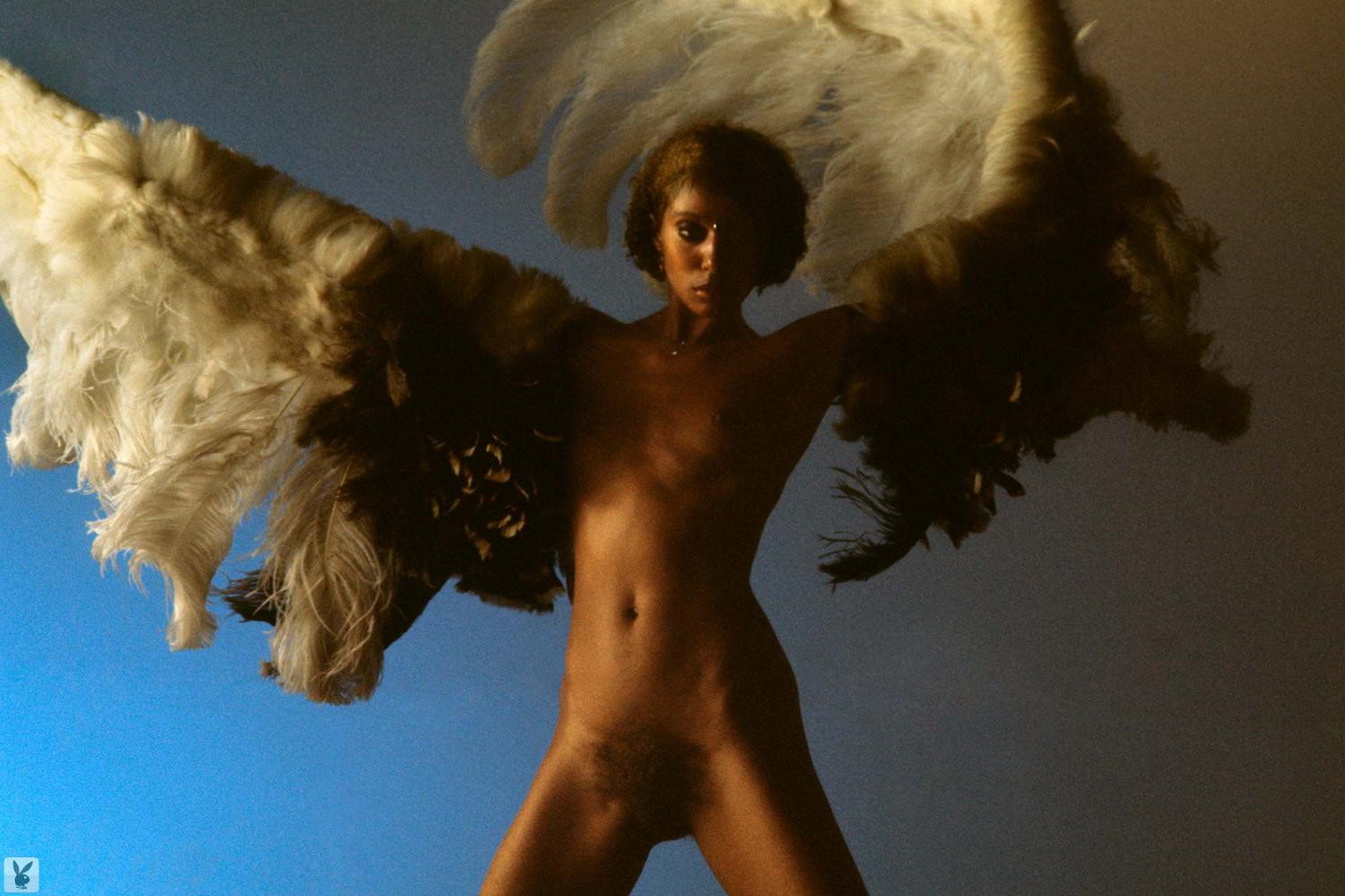 10P Luna from Play boy Features
