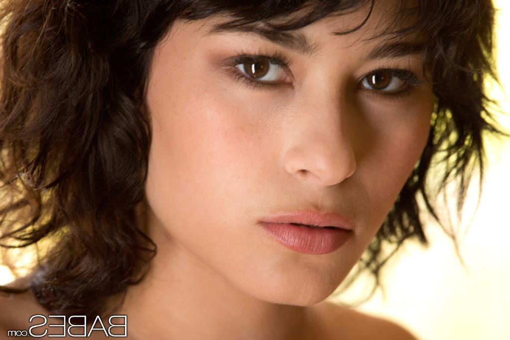 15P Raven Rockette unveils her all natural beauty at dawn