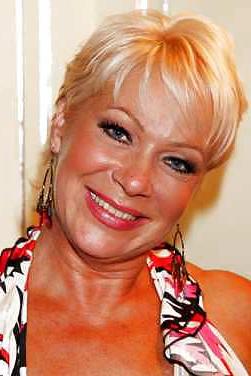 16P My fav british celeb milfs- denise welch