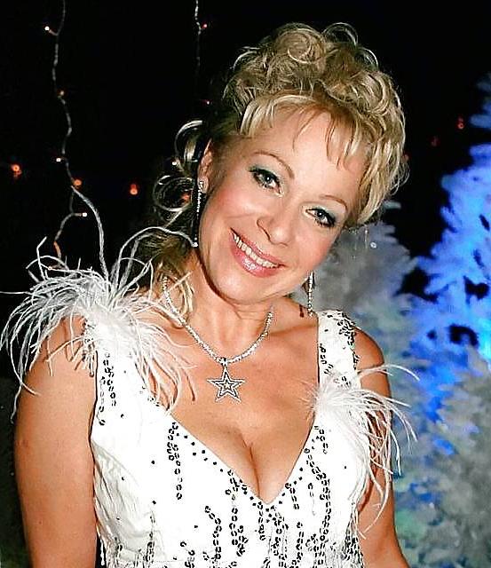 16P My fav british celeb milfs- denise welch