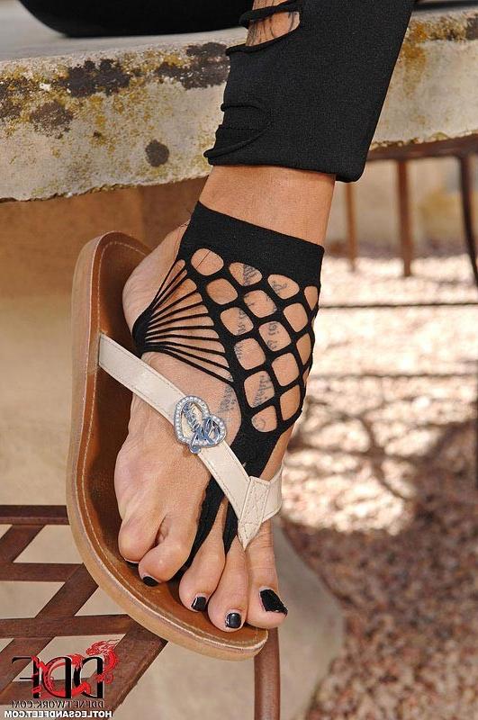 16P Super babe Ashley Bulgari and her ultra sexy feet playing
