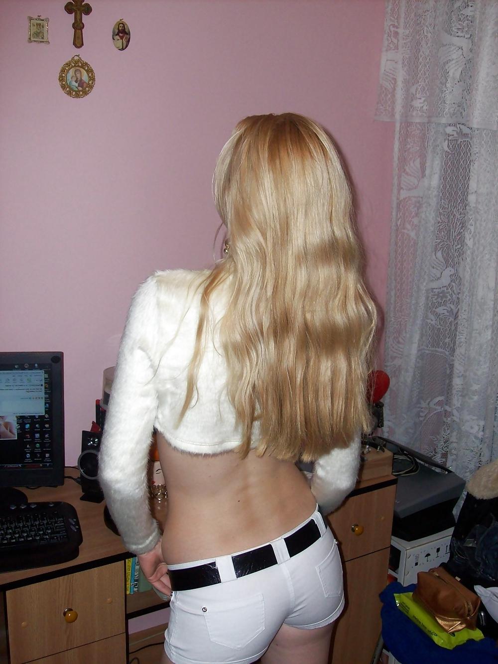10P Blondina perversa
