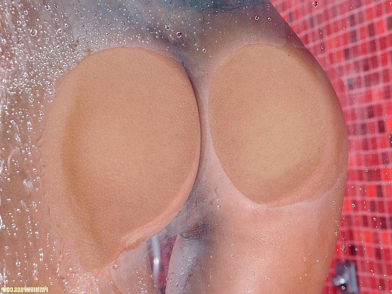 15P Breanne Benson washes her juicy tits and hot ass in the shower
