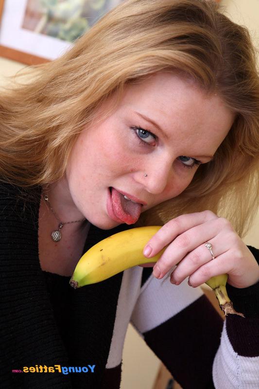 16P Bautiful young plumper plays with her jugs
