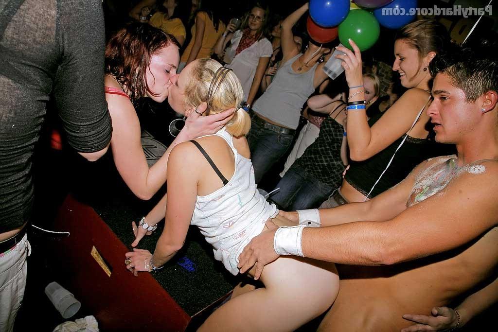 16P Gorgeous babes fucked totally in nasty party
