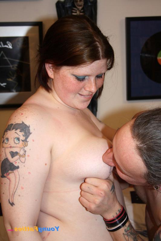 13P Tattoed fat slut getting naked and sucking a cock