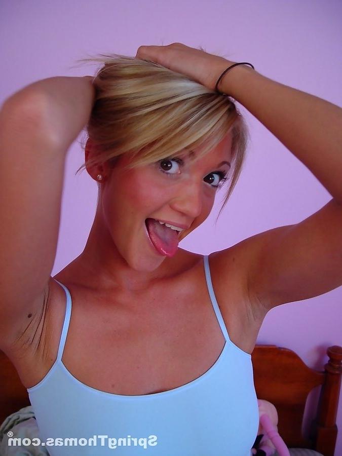 18P Spring Thomas makes a black Stud cum on her Feet