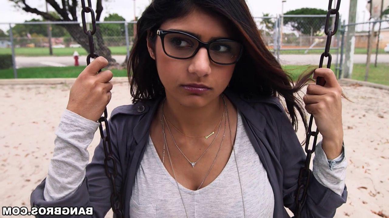 15P Porn sensation Mia Khalifa takes on two black cocks