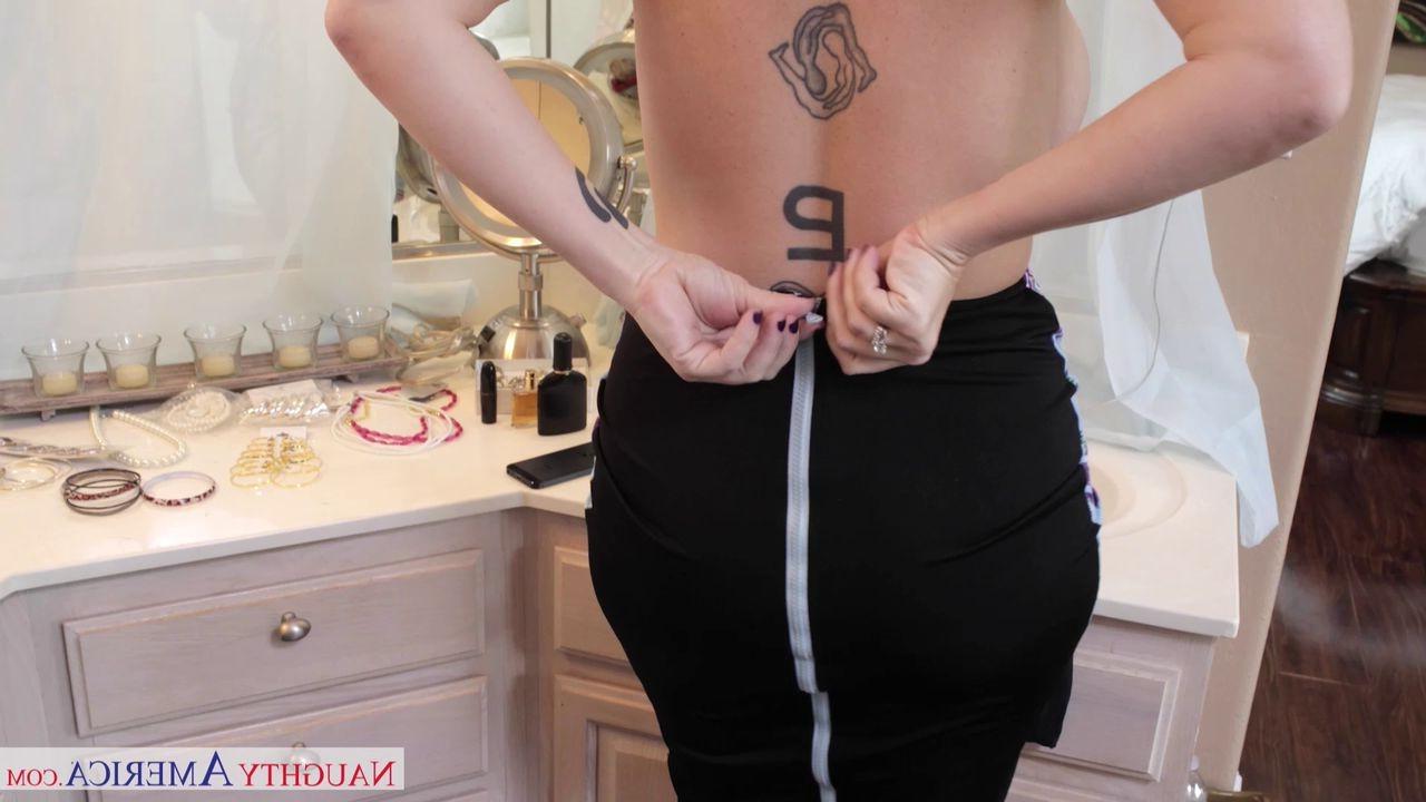 15P Cock lover Sara Jay prefers her dicks big and black