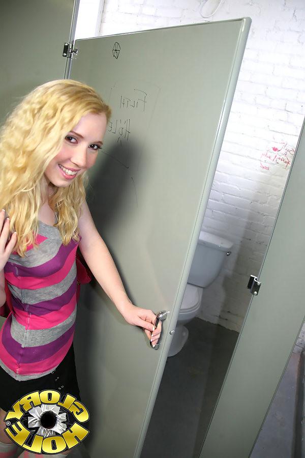16P Nicki Blue swallowing the cum of a black gloryhole Dong