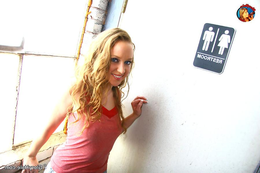 18P Leighlani Red sucking off an anonymous black Dong