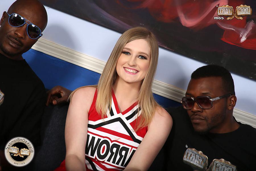 15P Cheerleader Summer Carter in an interracial gangbang