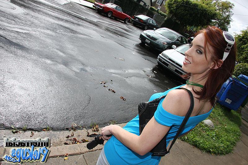 15P Riley Shy visits the Flat of a black porn collector dude