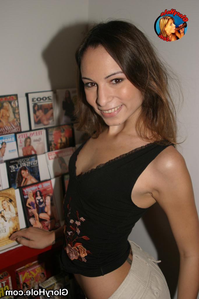 17P Amber Rayne giving head to a Stranger at a GloryHole