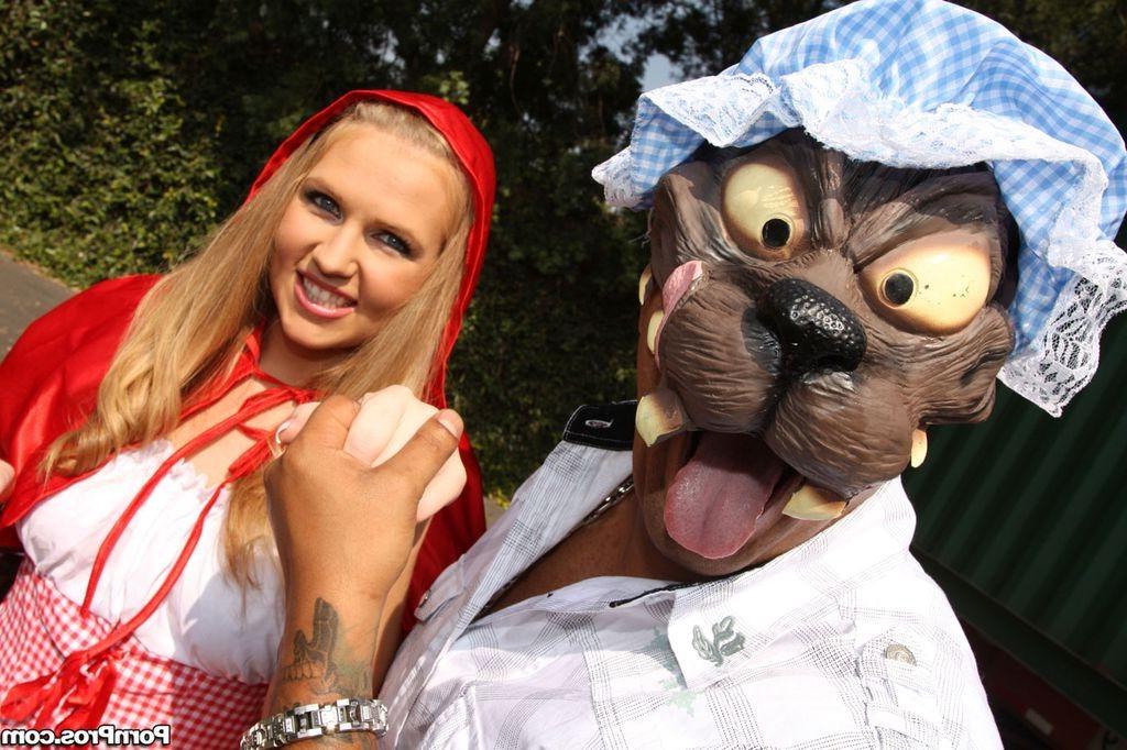 16P Laci Laine plays little red riding cock