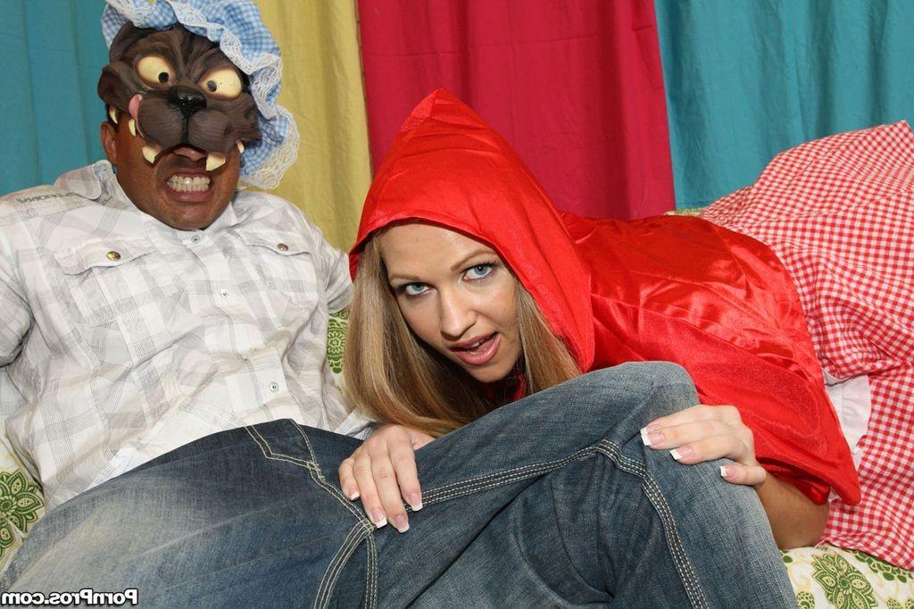 16P Laci Laine plays little red riding cock