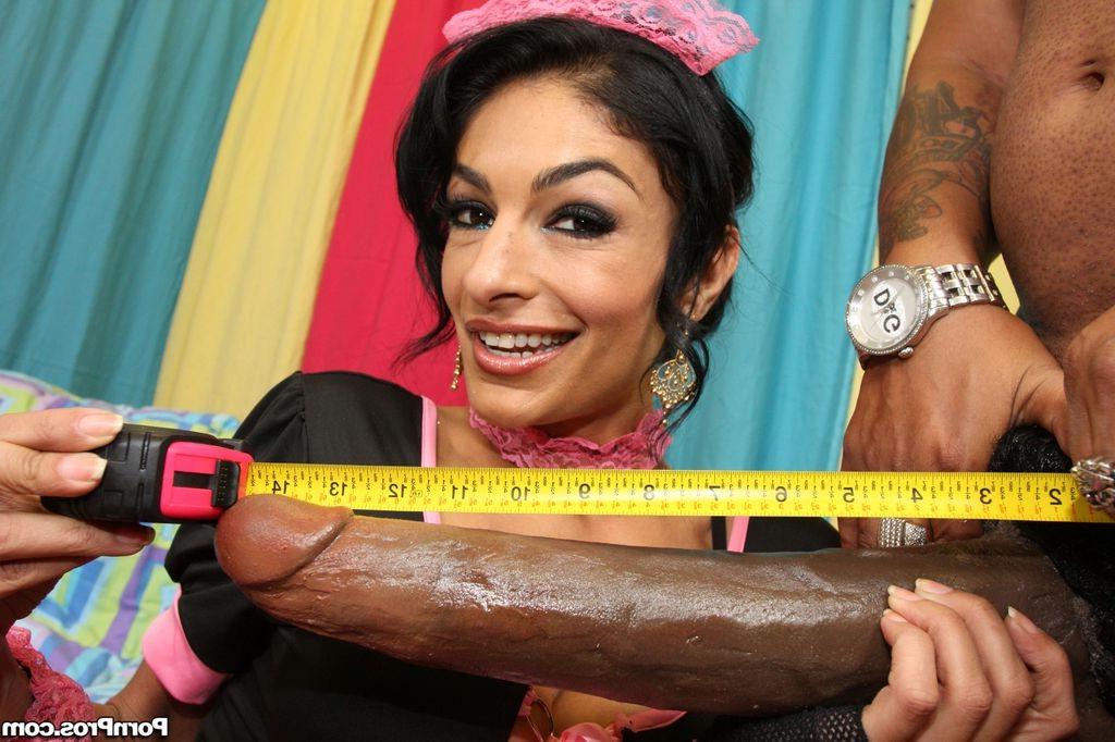 16P Cockhungry maid Persia Pele gets a fill up
