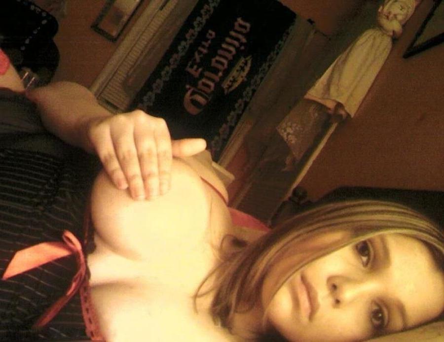 16P Busty brunette naughty self-pics for her BF