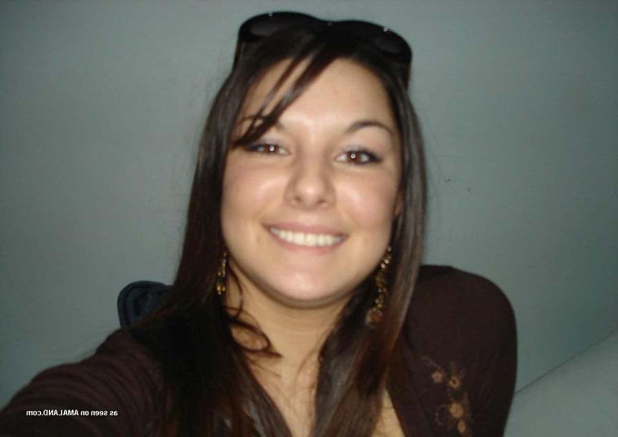 16P Photos of a chubby chick in her lingerie