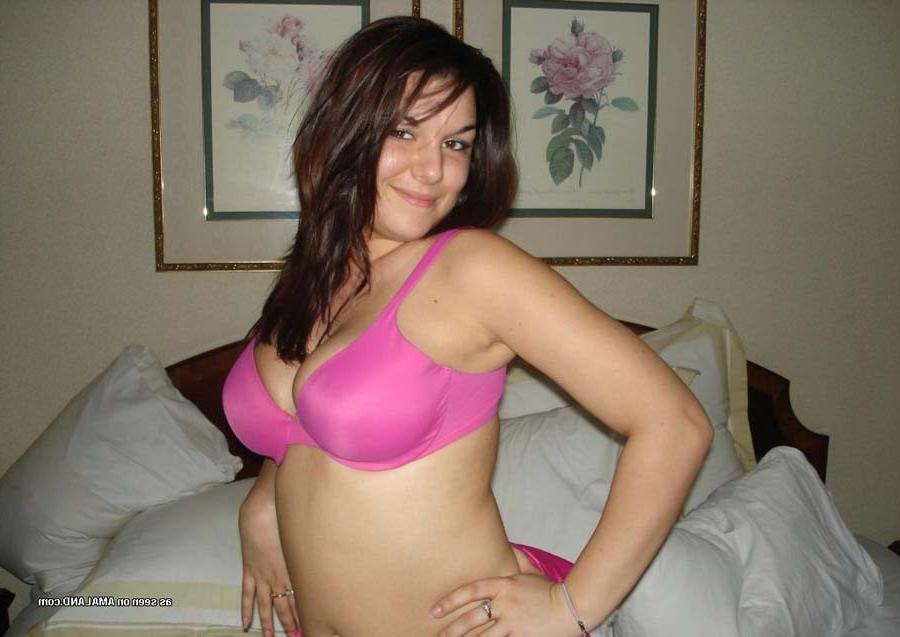 16P Photos of a chubby chick in her lingerie