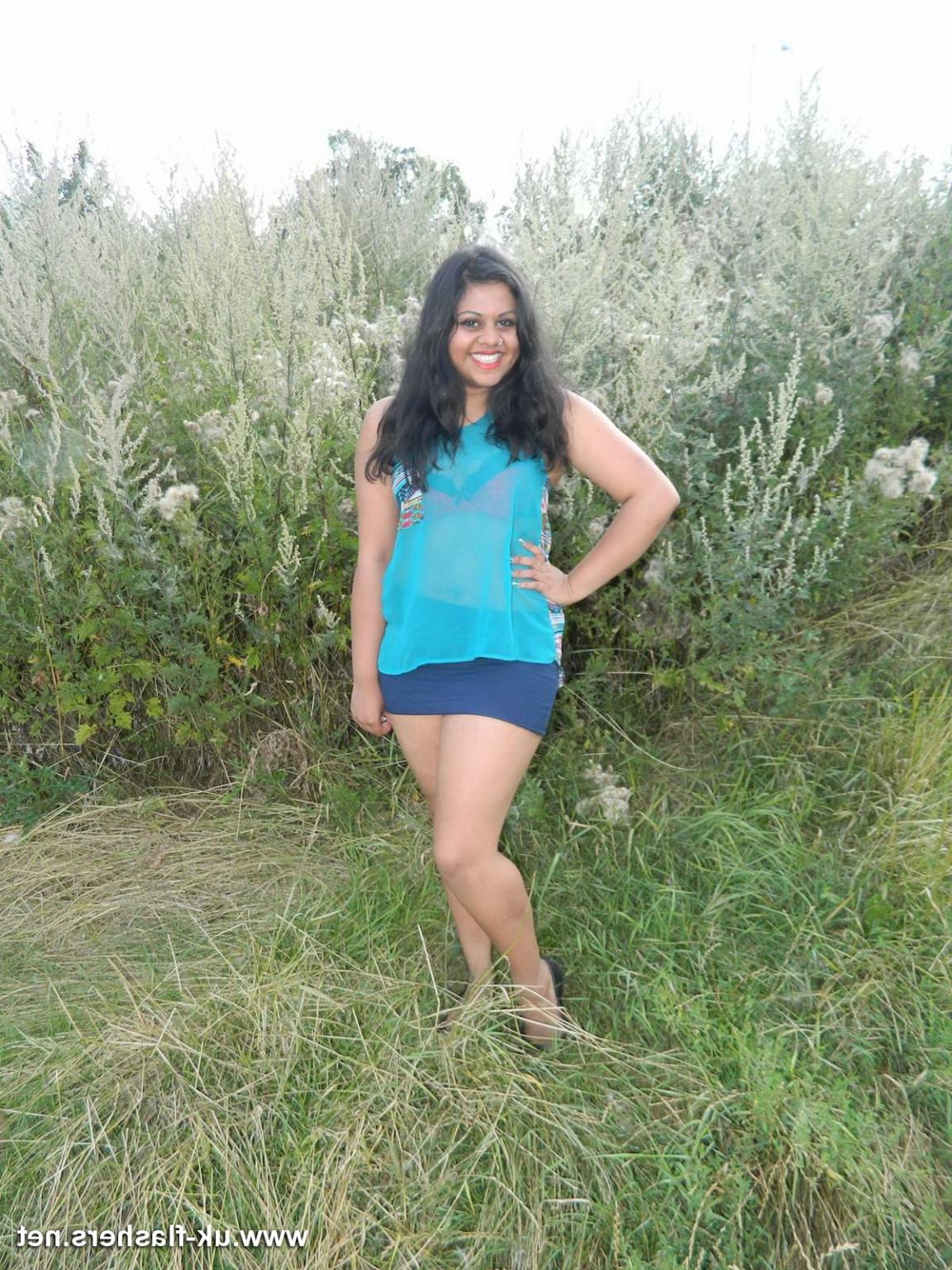 16P Amateur Indian exhibitionist plays with her pussy in public