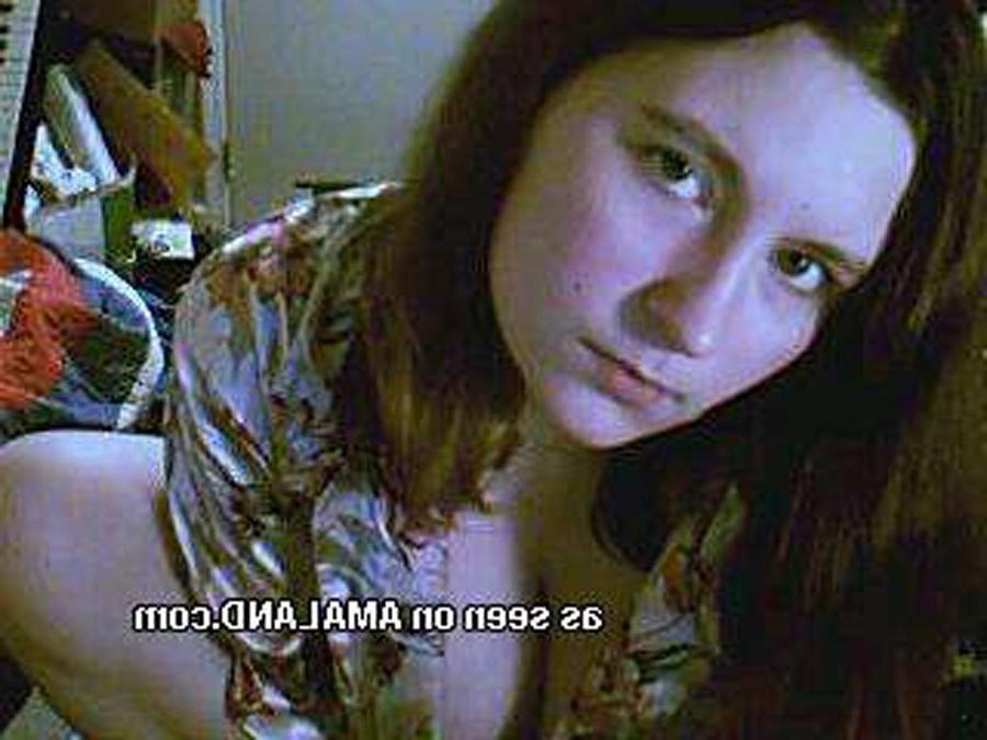 16P Busty chick showing her tits on cam
