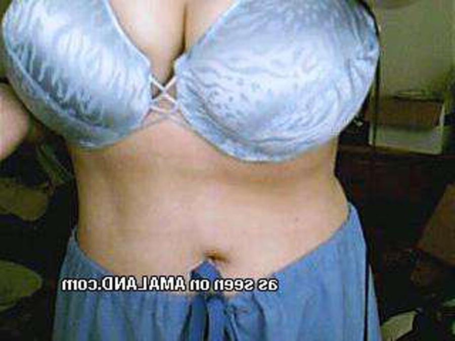 16P Busty chick showing her tits on cam
