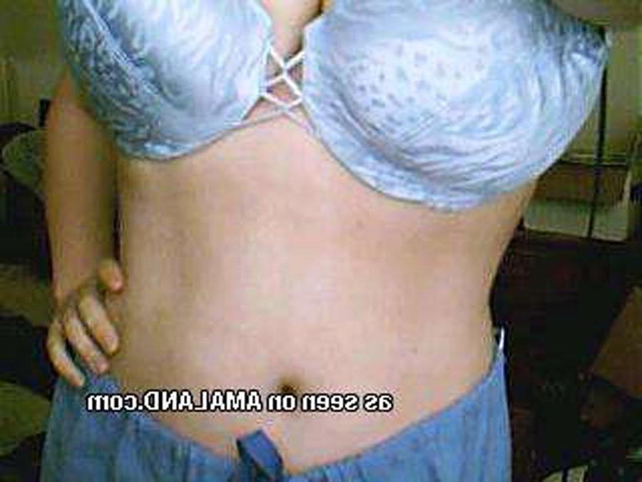 16P Busty chick showing her tits on cam