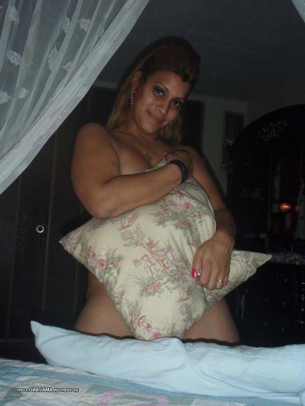15P Picture gallery of thick chicks posing