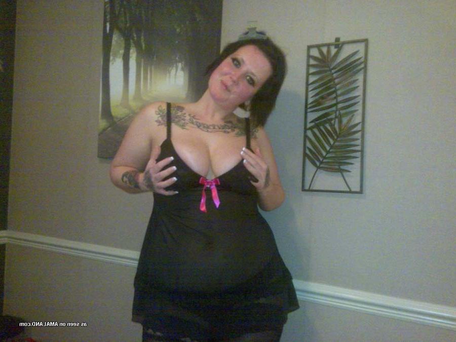 15P Picture gallery of thick chicks posing