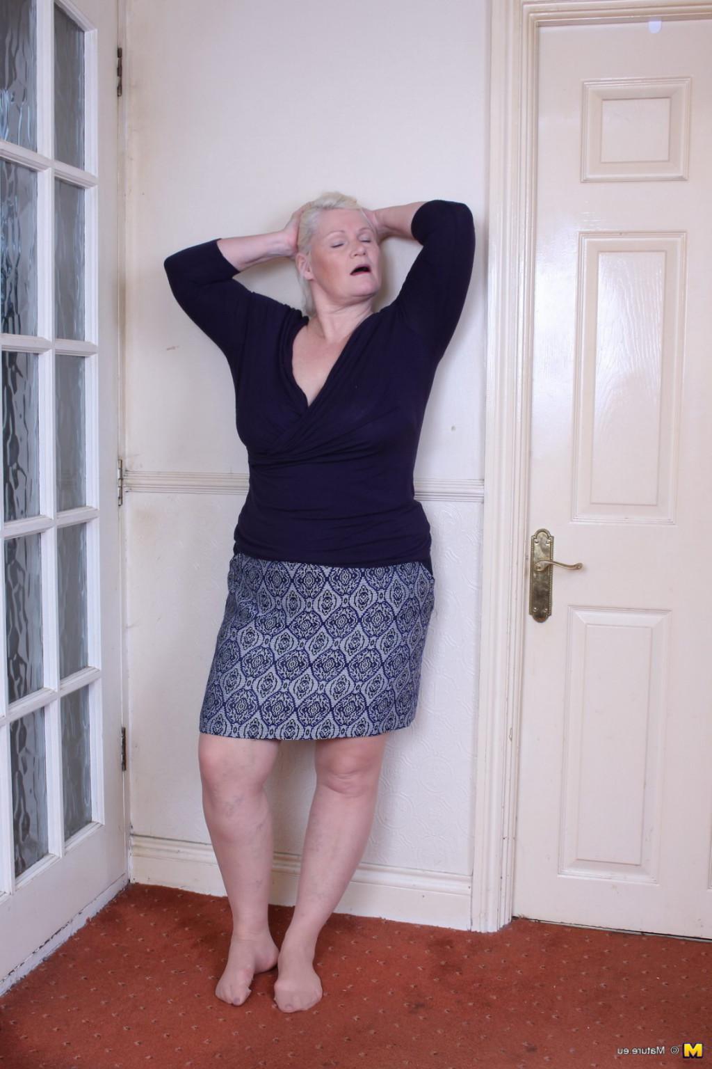 16P Big breasted British mature lady playing with herself