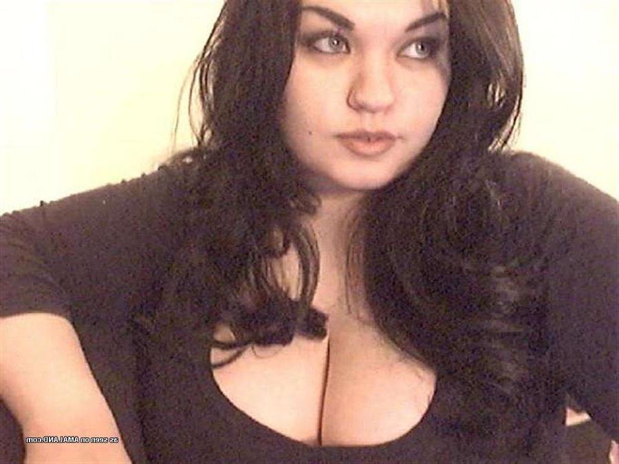 15P Dark-haired hottie teasing with her bouncy tits