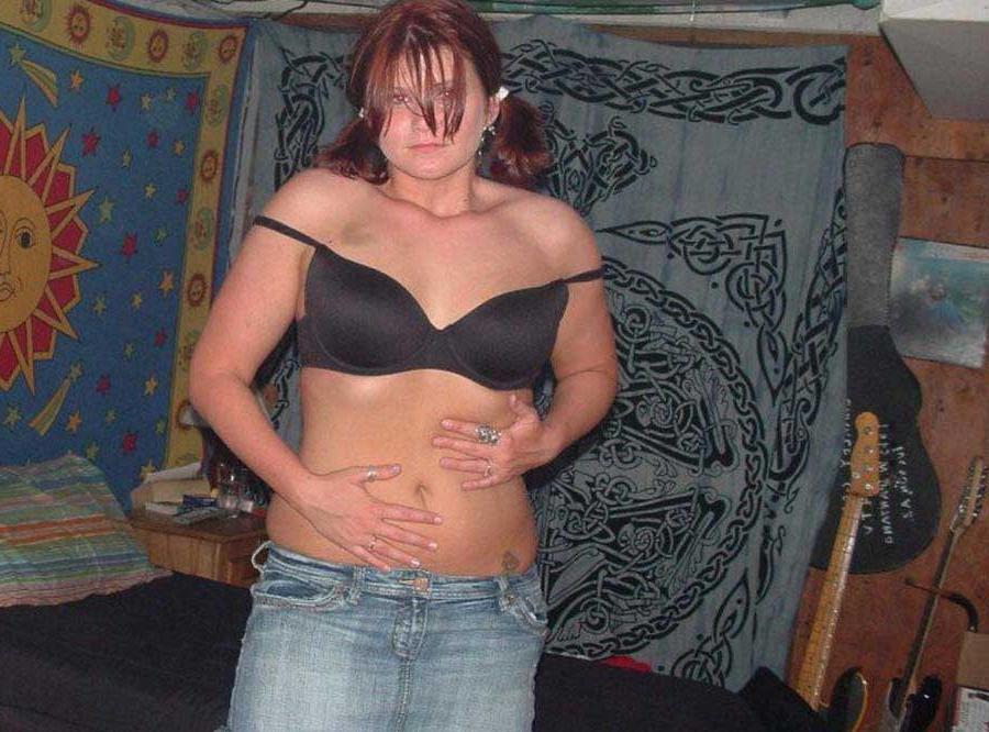 15P Photos of an amateur chunky babe wearing a mini skirt