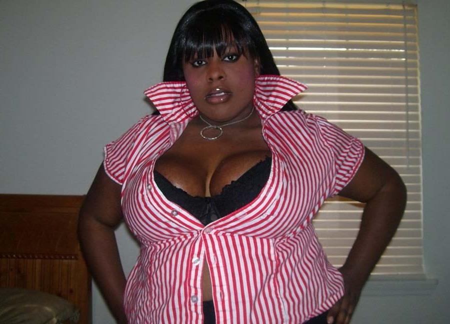 16P Collection of sizzling hot amateur BBWs' selfpics