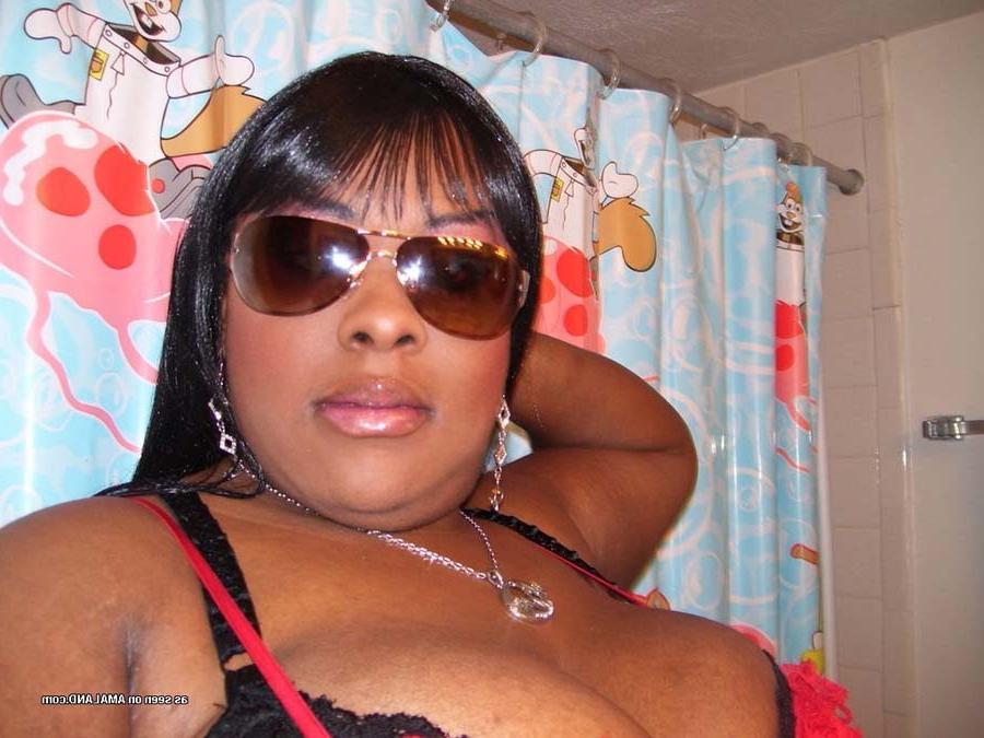 16P Collection of sizzling hot amateur BBWs' selfpics