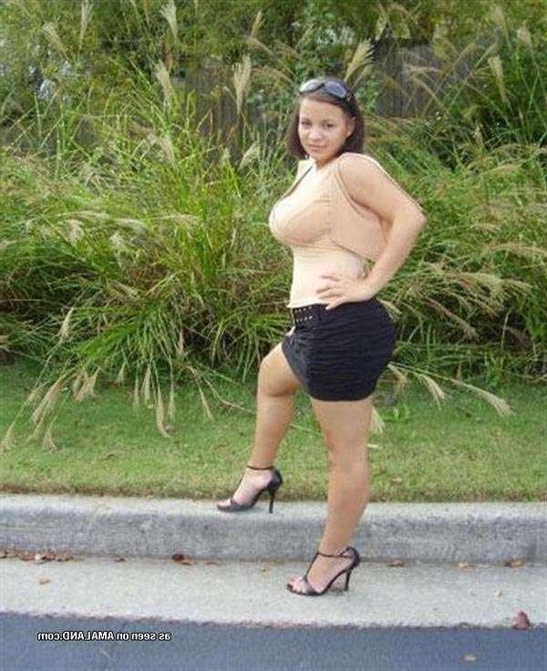 14P Hot thick ebony chicks posing slutty on cam