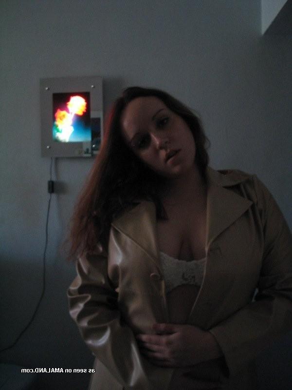 15P Pictures of a chunky redhead who got naked